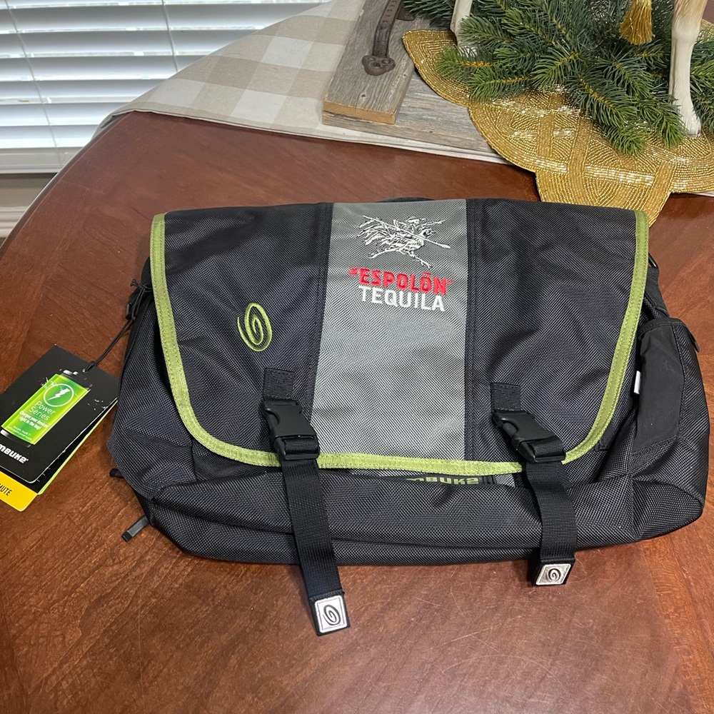 Timbuk2 Classic Messenger Bag NWT ** read**